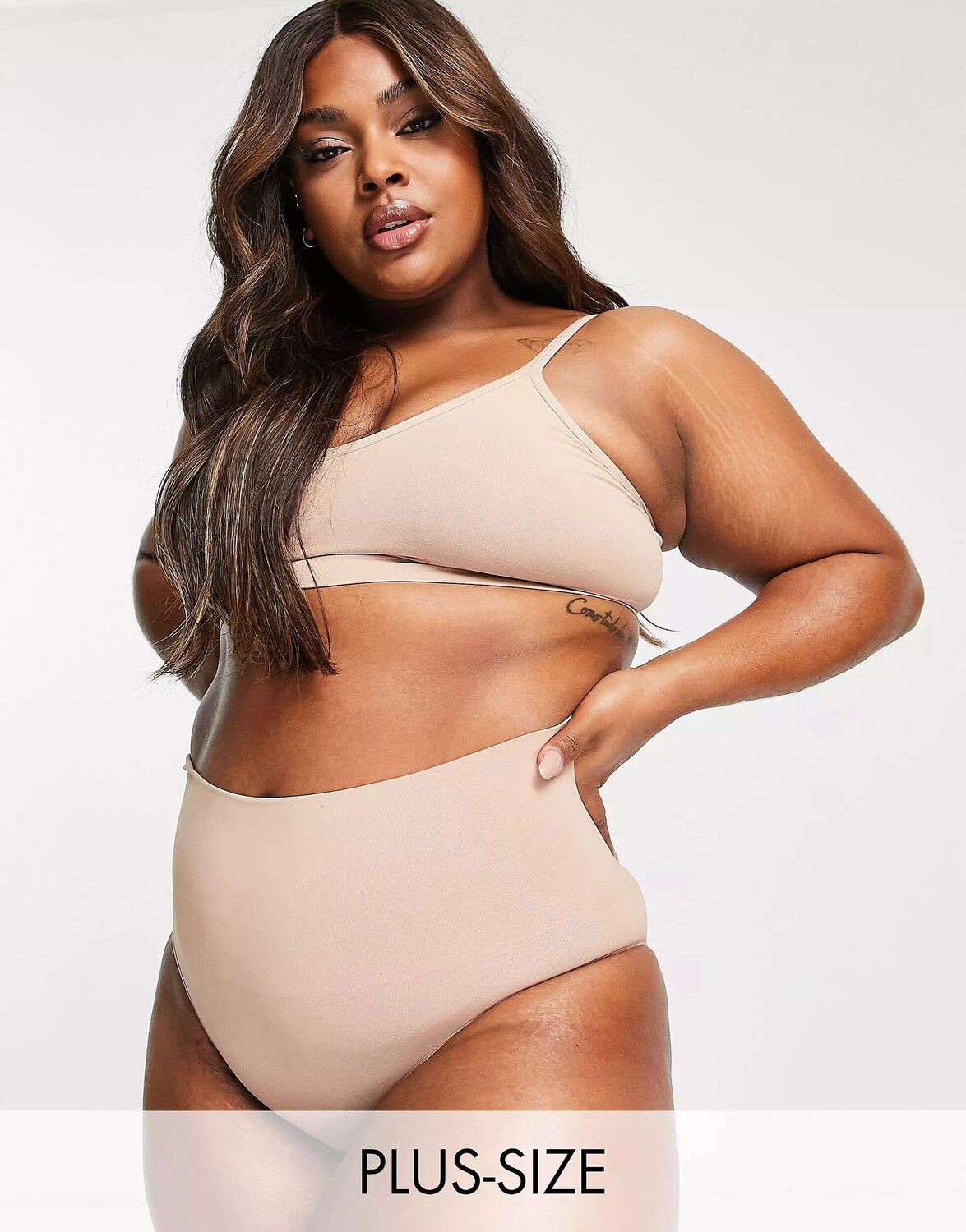 

Бежевые бесшовные трусы-контуреры Spanx Curve