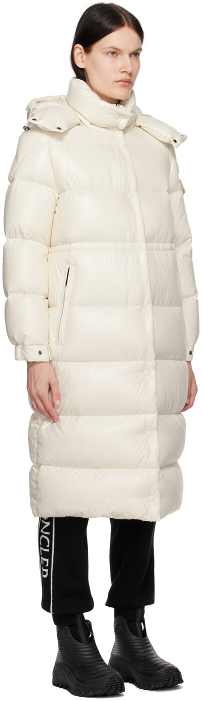 

Белый пуховик Cavettaz Moncler