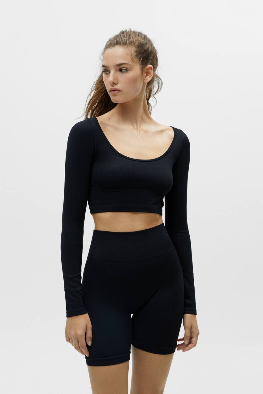 

Бесшовная футболка с длинными рукавами Pull&Bear, черный