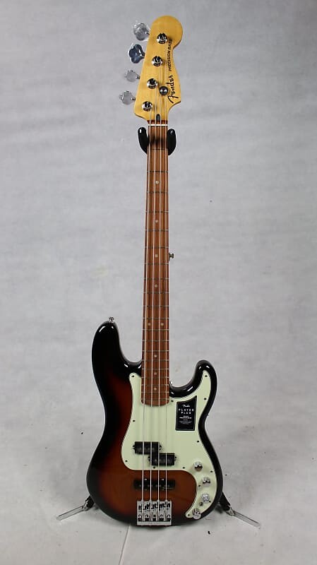 

Fender Player Plus Precision Bass Pao Ferro Fingerboard 3-Color Sunburst