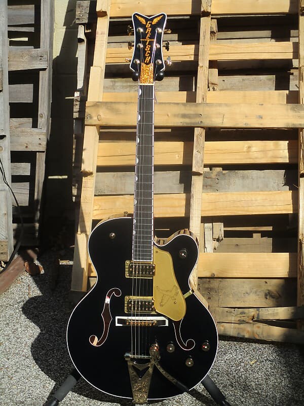 

Gretsch G6136TG Player's Edition Falcon в цвете Midnight Sapphire 2022
