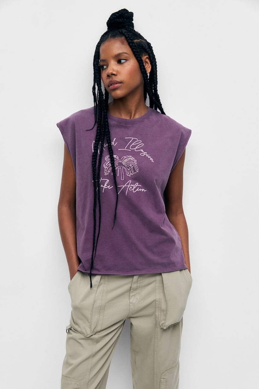 

Вышитая футболка Pull&Bear, баклажан