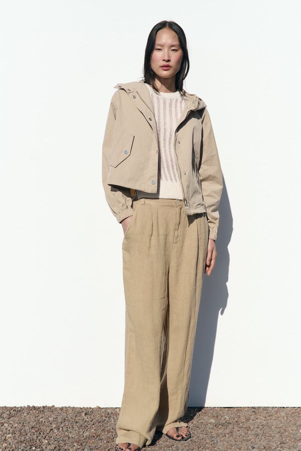 

Короткая куртка с капюшоном ZARA, бежевый