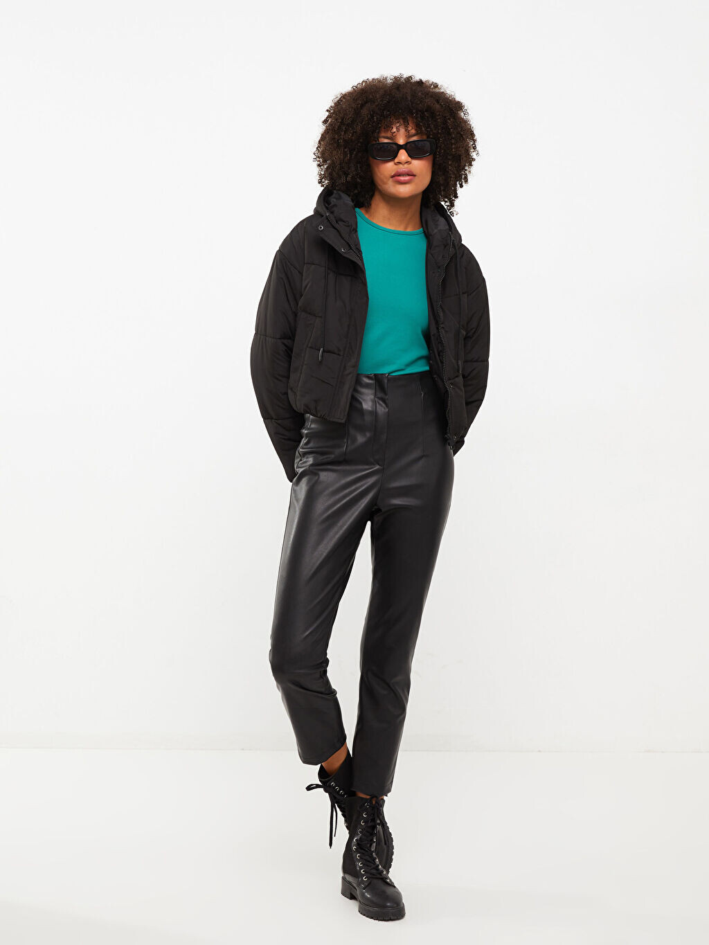 

Однотонный женский пуховик с капюшоном и длинными рукавами LCW Casual, Черный