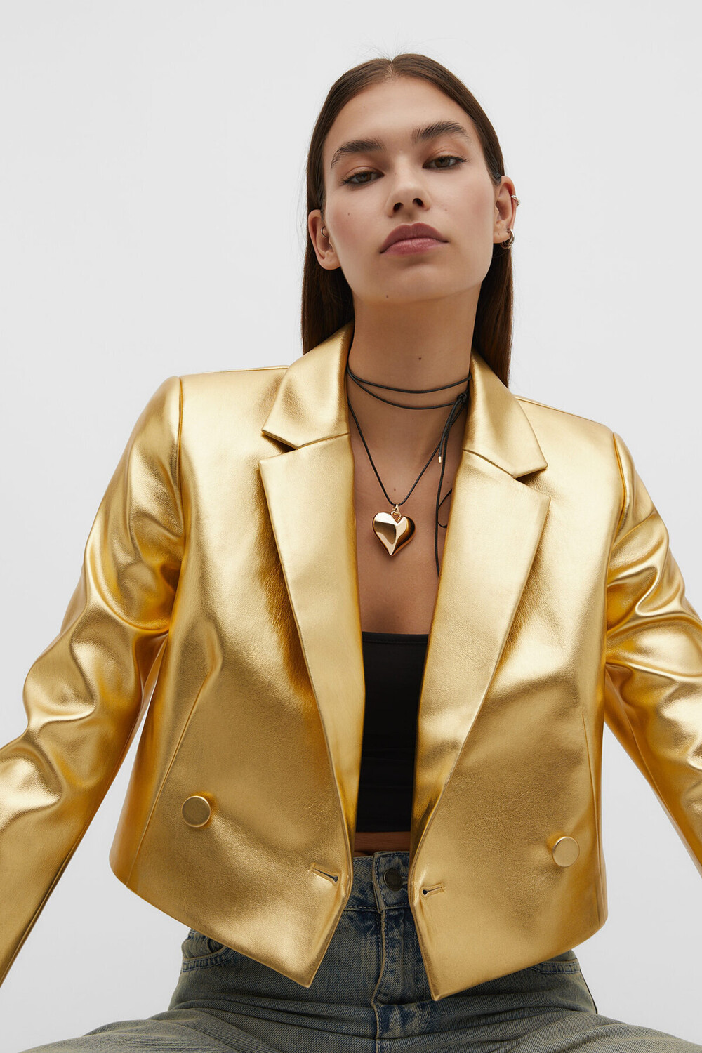 

Укороченный пиджак из искусственной кожи Stradivarius, золотой