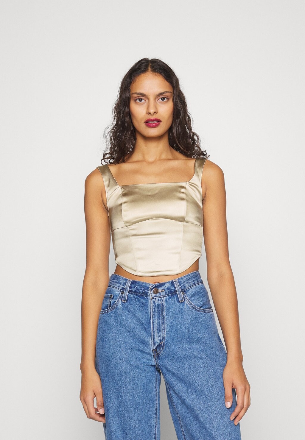 

Топ Abercrombie & Fitch