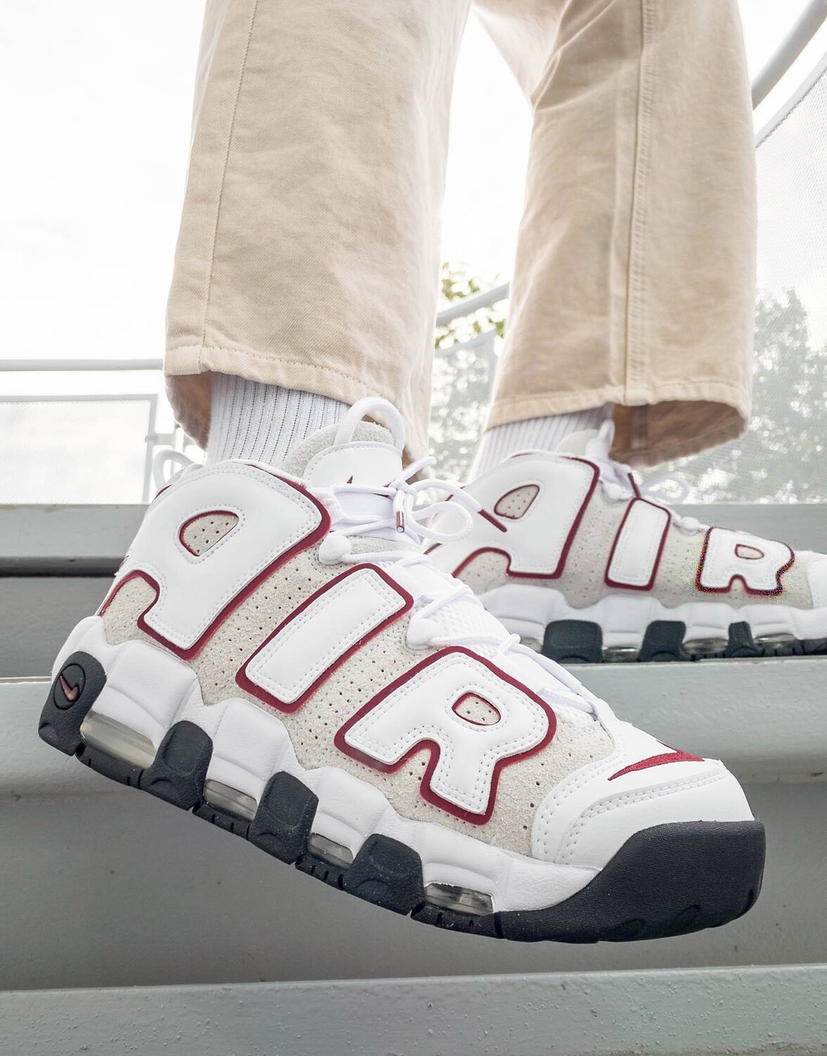 

Бело-красные кроссовки Nike Air More Uptempo '96