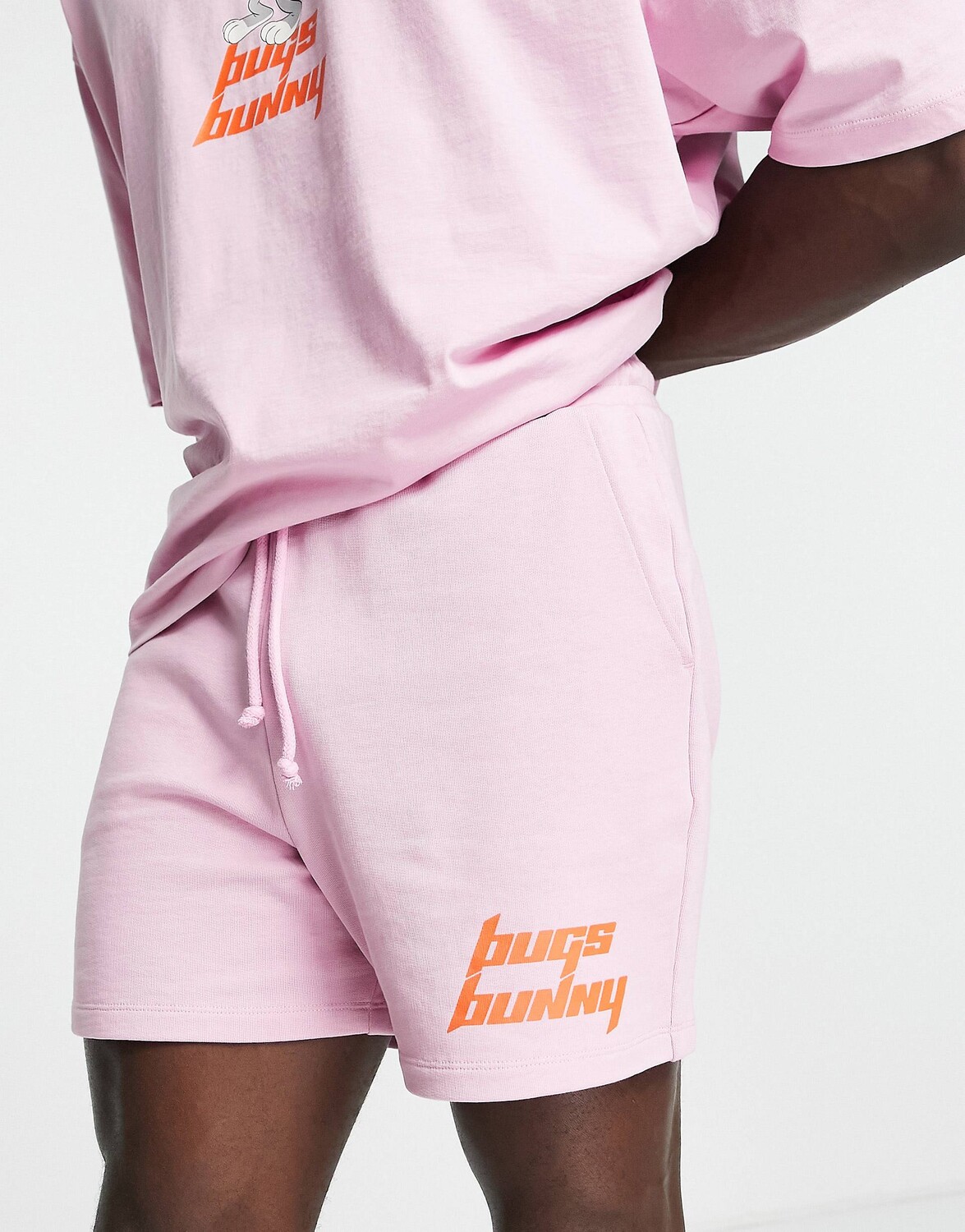 

Розовые шорты с принтом Bugs Bunny ASOS DESIGN