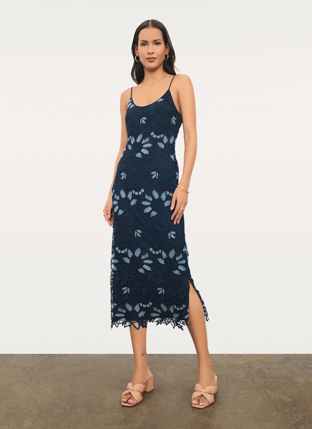 

Платье из кружева Donna Karan