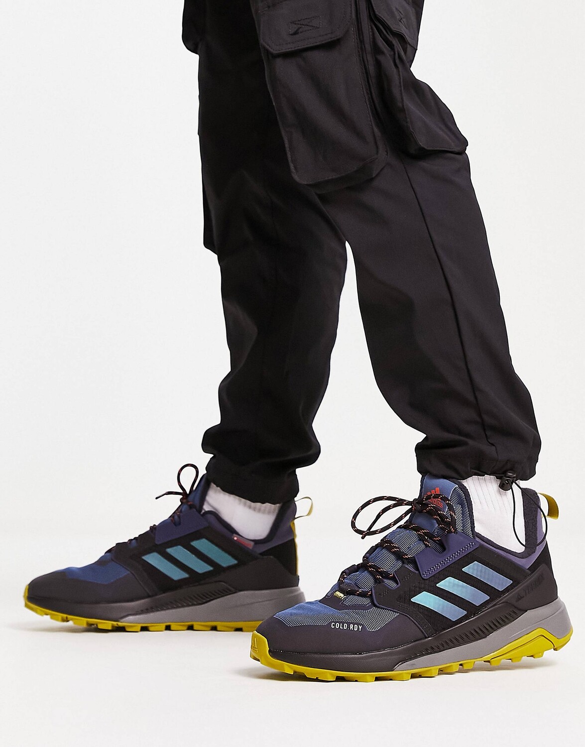 

Синие кроссовки adidas Terrex Trailmaker Cold Ready
