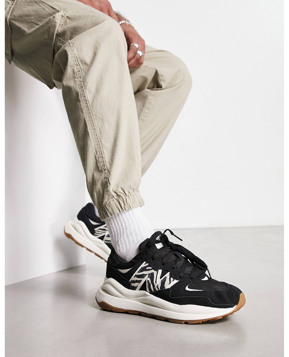 

Черные кроссовки New Balance 5740 с принтом под зебру, Черный