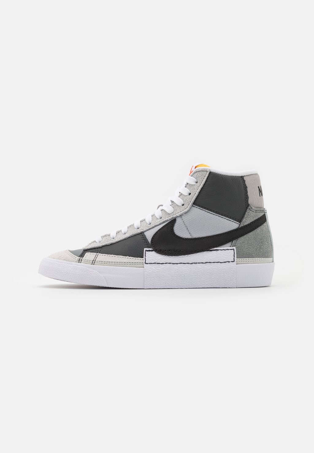 

Высокие кроссовки Nike Blazer Mid 77 Pro Club, светло-серый / черный