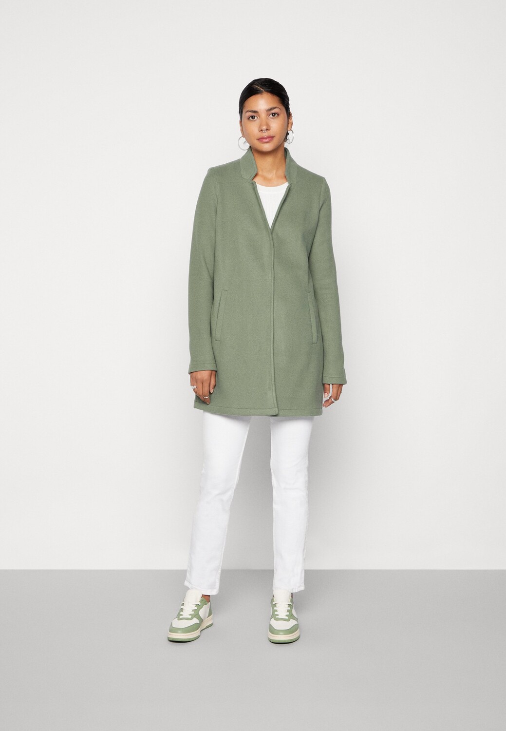 

Пальто короткое Vero Moda, зеленый