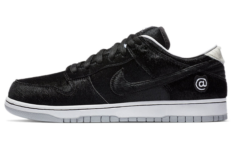 

Кроссовки мужские Medicom Toy x Nike SB Dunk Low BE@RBRICK, черный / белый