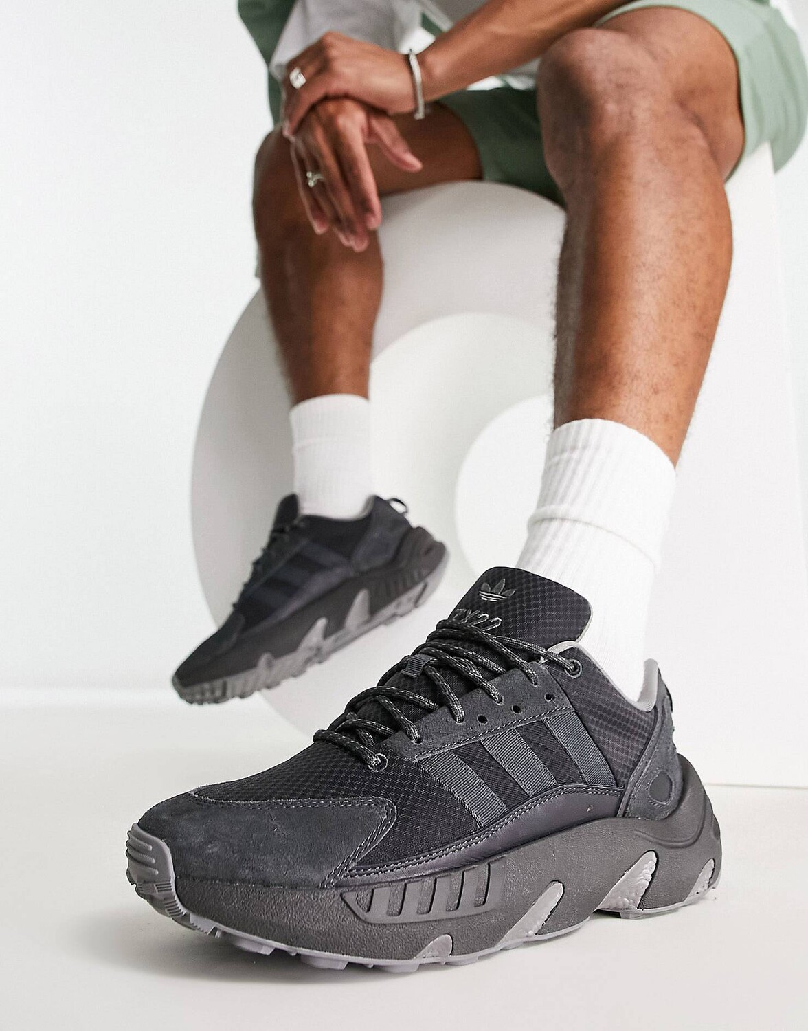 

Темно-серые кроссовки adidas Originals ZX 22 Boost