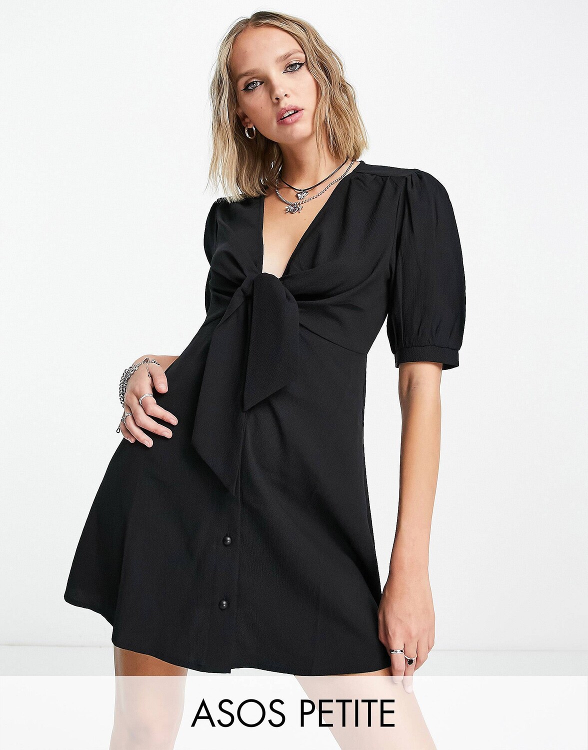 

Черное мини-платье с завязками спереди и пуговицами ASOS DESIGN Petite, Черный