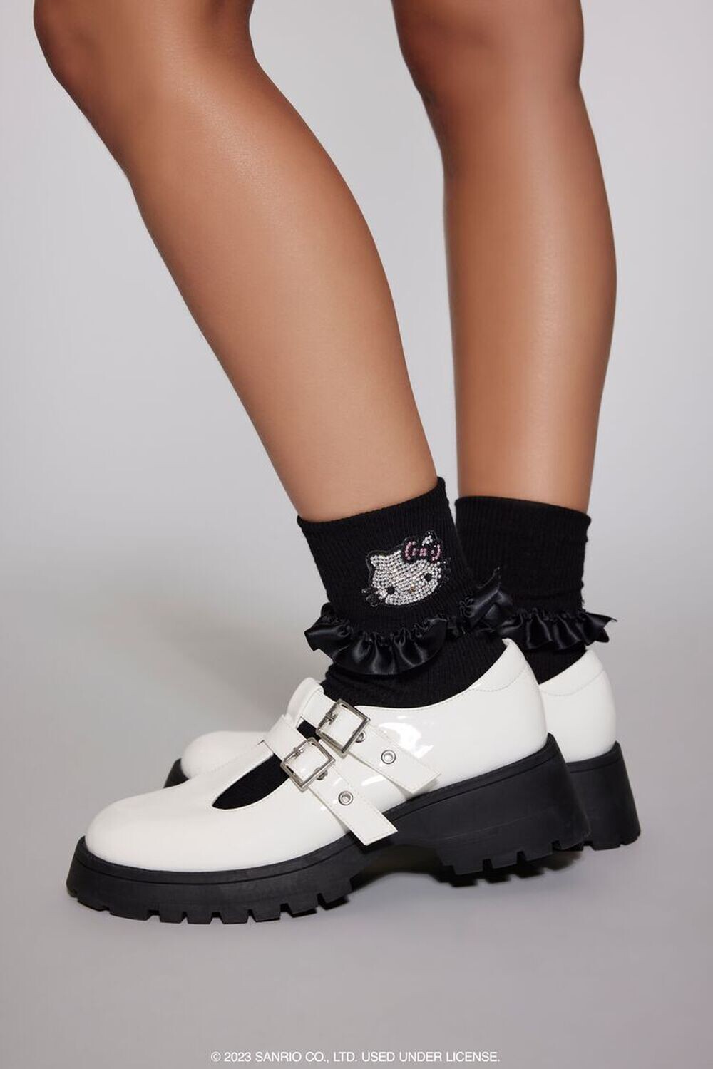 

Носки Hello Kitty Crew с рюшами Forever 21, черный