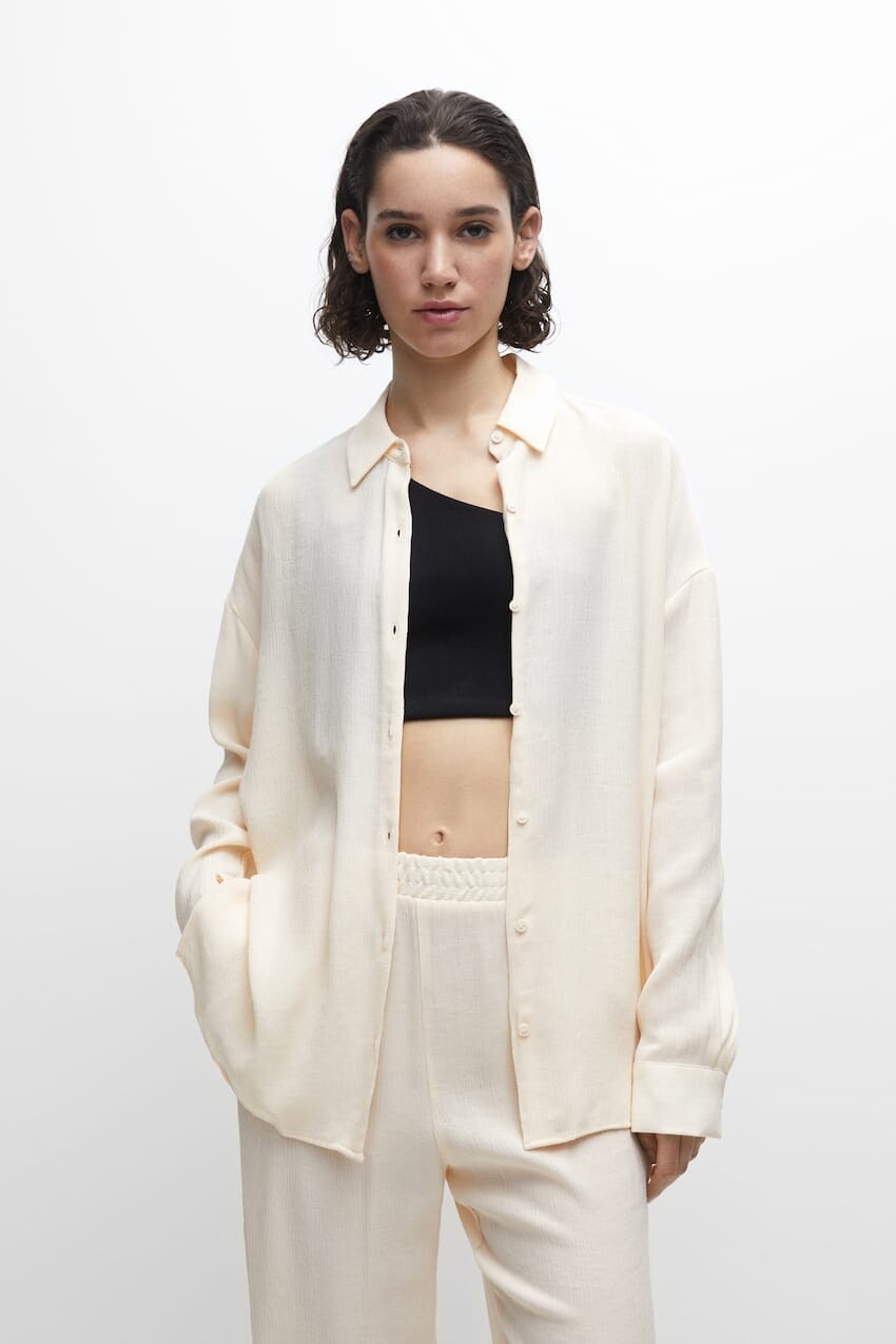 

Рубашка из мятой ткани Pull&Bear, бежевый