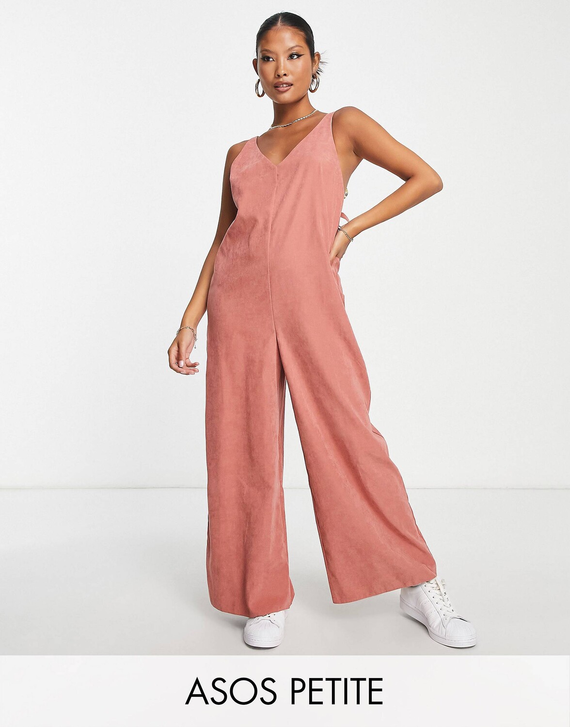 

Персиковый комбинезон из купро с кольцом на спине ASOS Petite