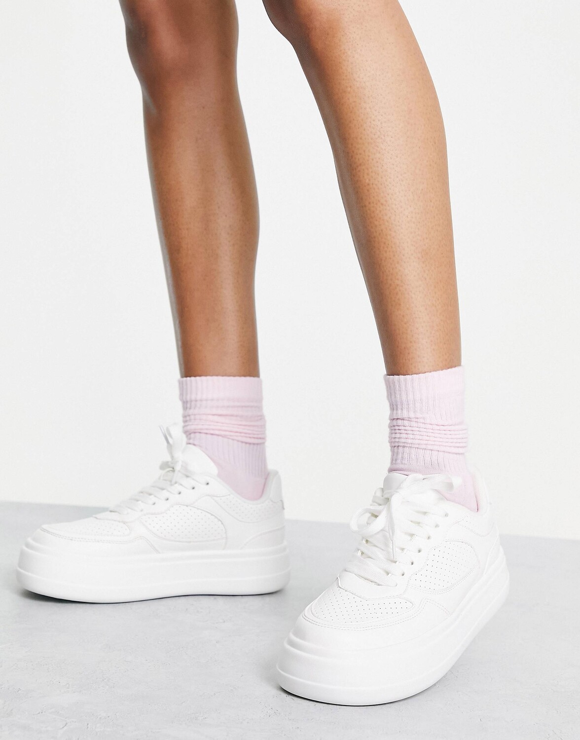 

Белые массивные кроссовки ASOS DESIGN Dion