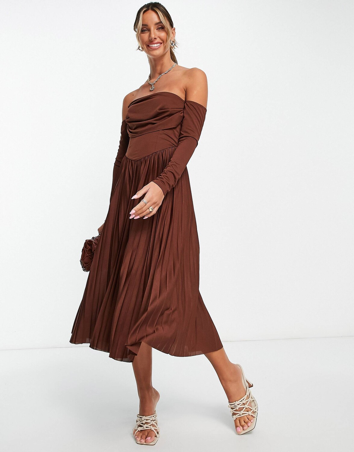 

Шоколадное платье миди с открытыми плечами и корсетом ASOS DESIGN