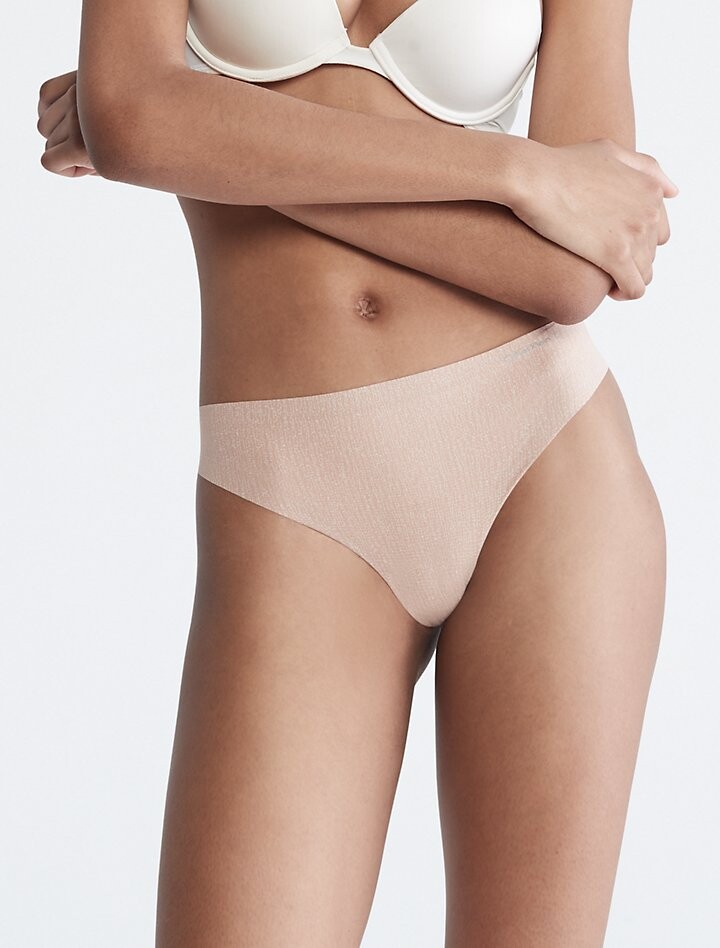 

Невидимые стринги Calvin Klein, карамель