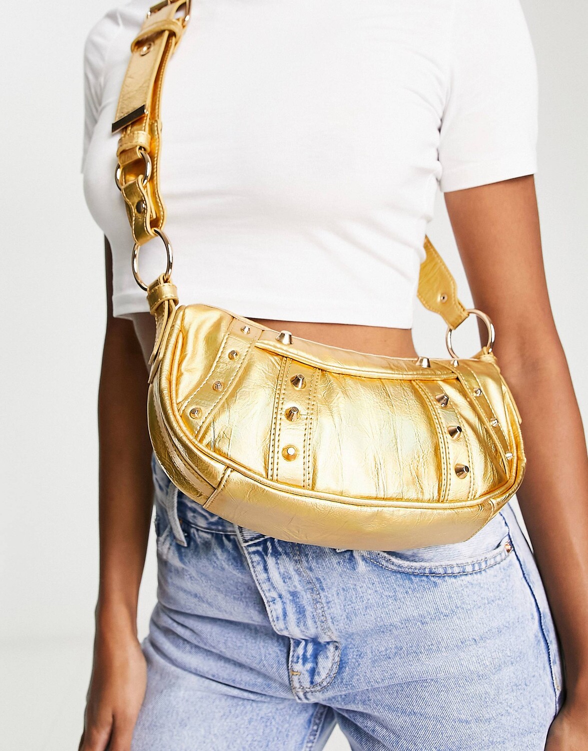 

Сумка через плечо с заклепками ASOS DESIGN, золотой