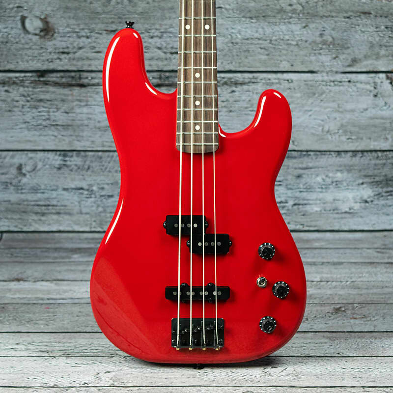 

Fender Boxer Series Precision Bass — накладка на гриф из палисандра, цвет Torino Red (серийный номер: JFFK20000393)