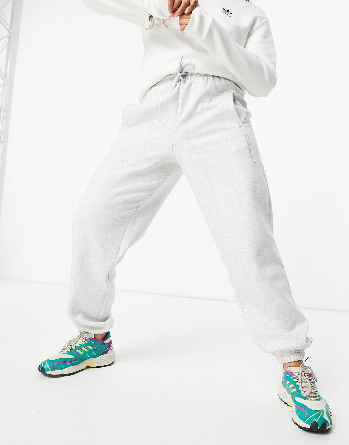 

Серые джоггеры оверсайз с манжетами adidas Originals 'Cozy Comfort'