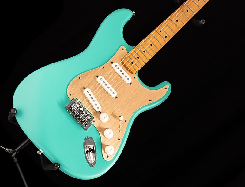 Squier 40th Anniversary Vintage Edition Stratocaster Satin Sea Foam Green 40 year old gifts vintage 1982 limited edition 40th birthday t shirt best seller