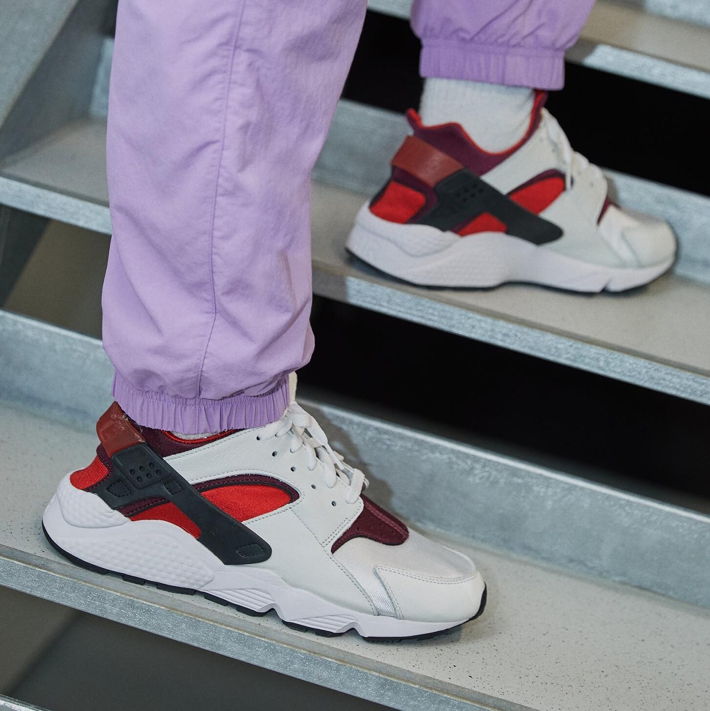 Air huarache white and red best sale