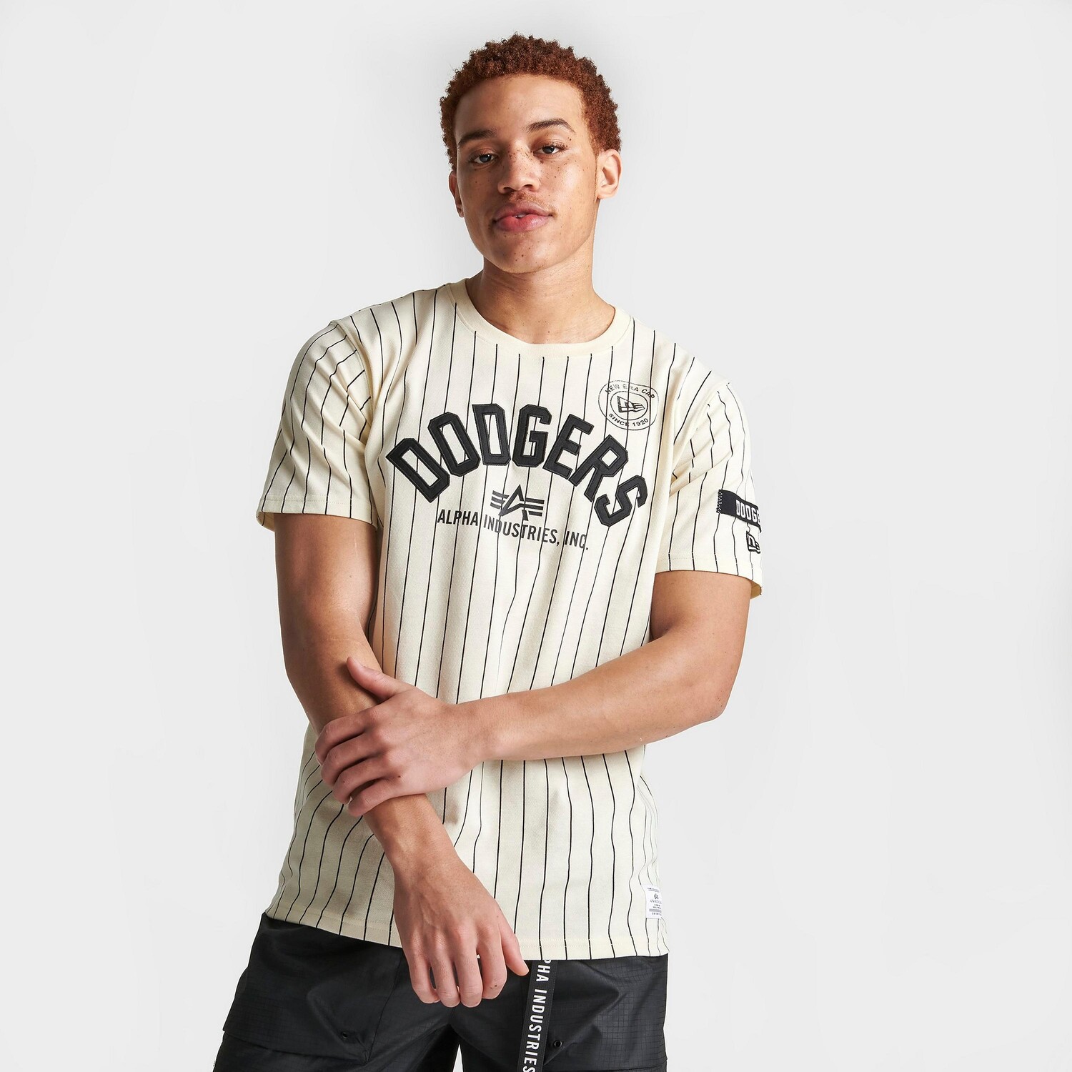 

Мужская футболка New Era x Alpha Industries Los Angeles Dodgers MLB в тонкую полоску, кремовый