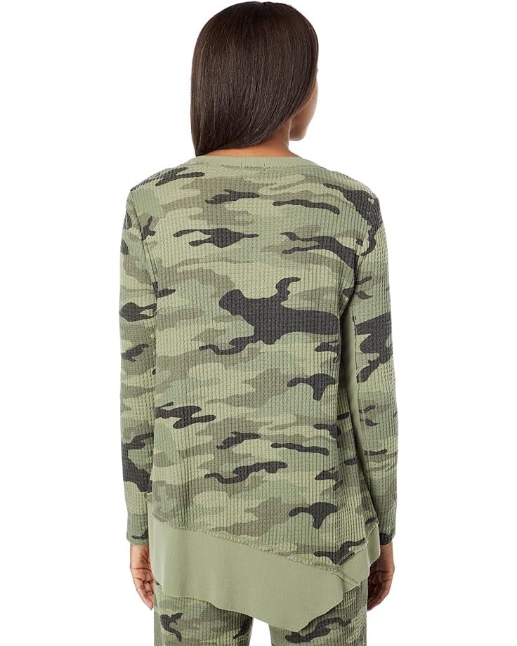 

Футболка Dylan by True Grit Deep V-Neck Camo Soft Slub Waffle Shirttail Tee, цвет Camo/Light Olive