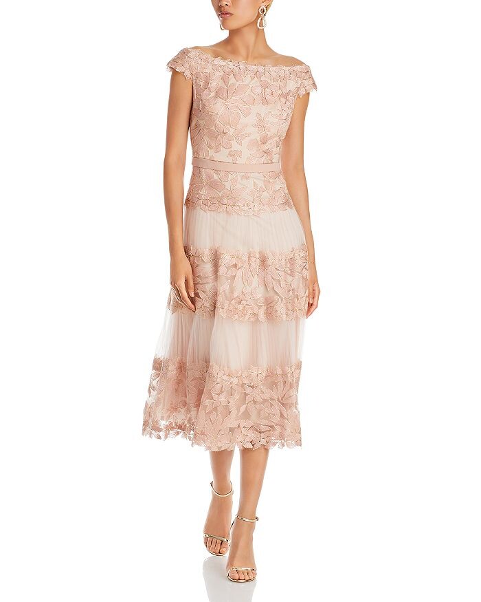

Платье с открытыми плечами и цветочной вышивкой Tadashi Shoji