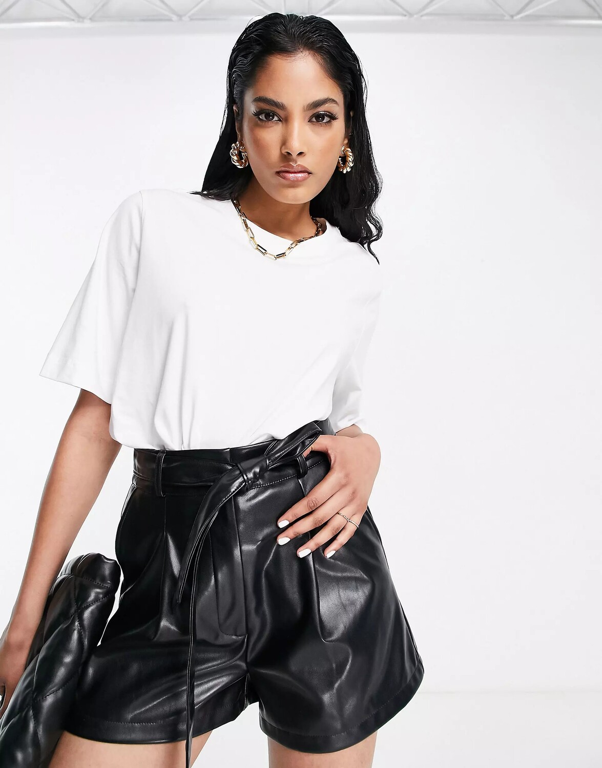 

Шорты Asos Design Leather Look Paperbag Waist, черный