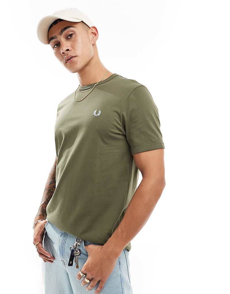 

Светло-зеленая футболка Fred Perry Ringer