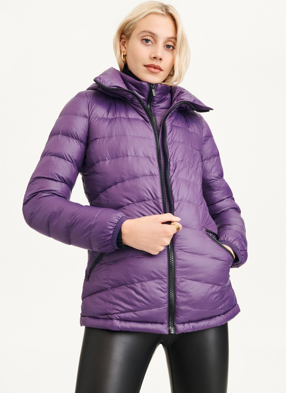 

Пуховик складной DKNY