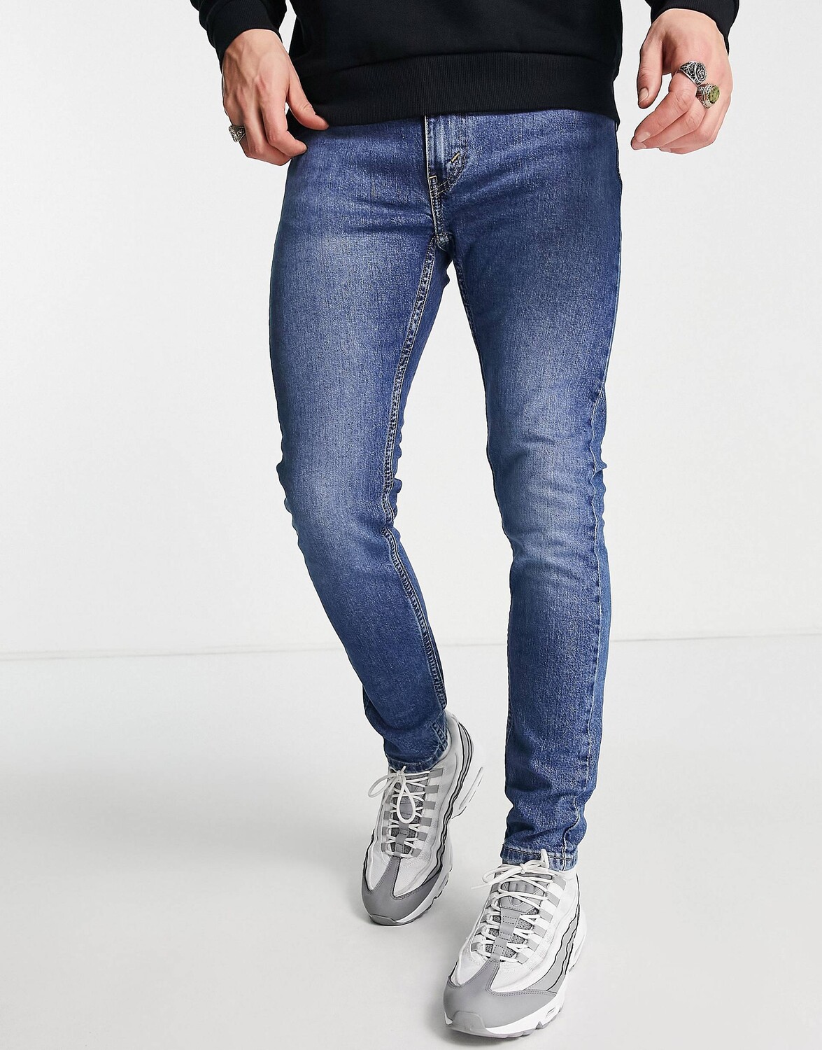 

Джинсы-суперскинни Levi's 519 синего цвета