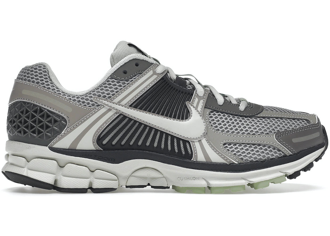 

Кроссовки Nike Zoom Vomero 5, серый