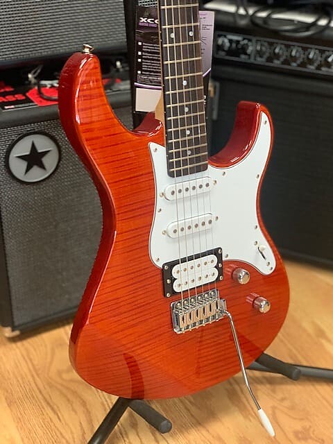 

Электрогитара Yamaha PAC212VFM "Pacifica" - карамельно-коричневое пламя
