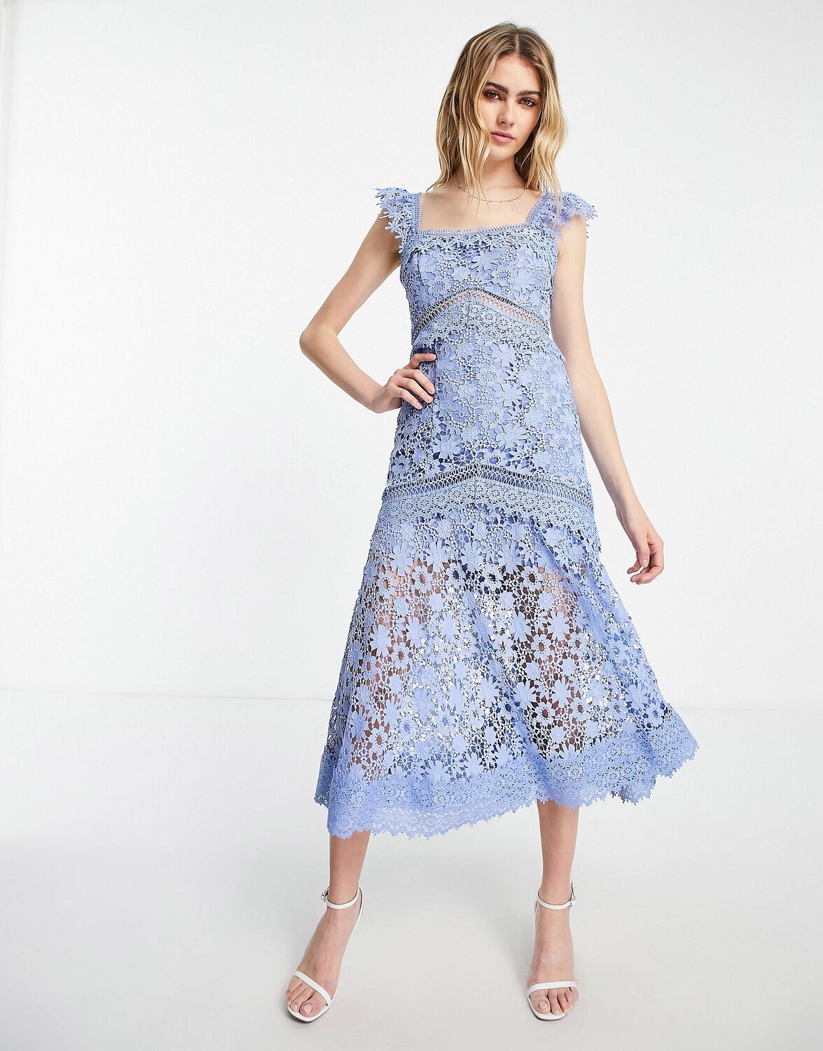 

Синее кружевное платье миди с рюшами ASOS DESIGN Premium ASOS DESIGN