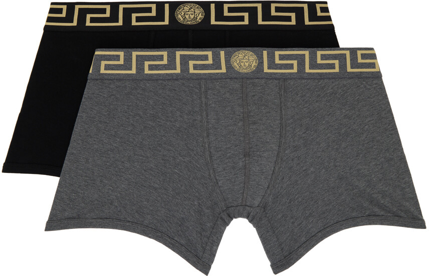 

Набор из двух серых и черных длинных боксеров с каймой Greca Versace Underwear