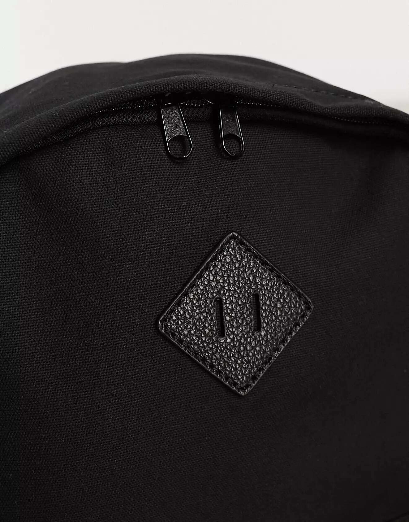 Черный холщовый рюкзак на базе из искусственной кожи ASOS цена и фото