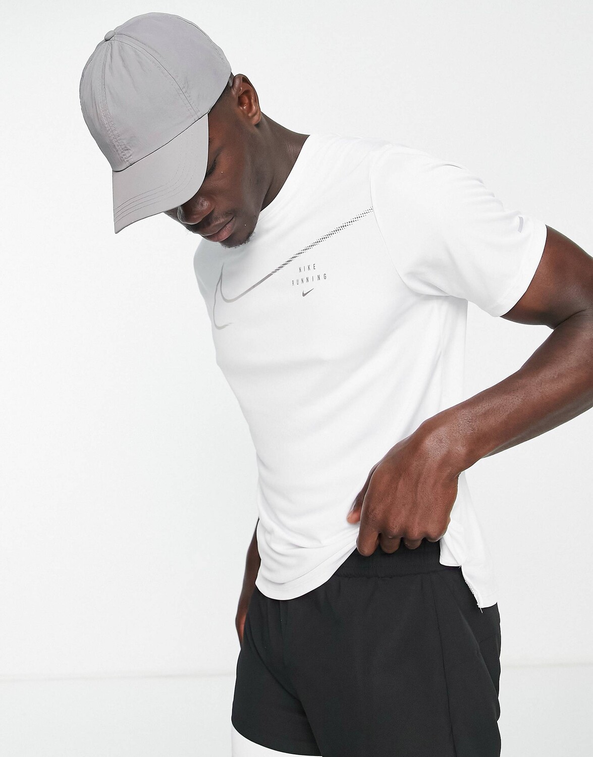 

Белая футболка Nike Running Run Division Miler Swoosh