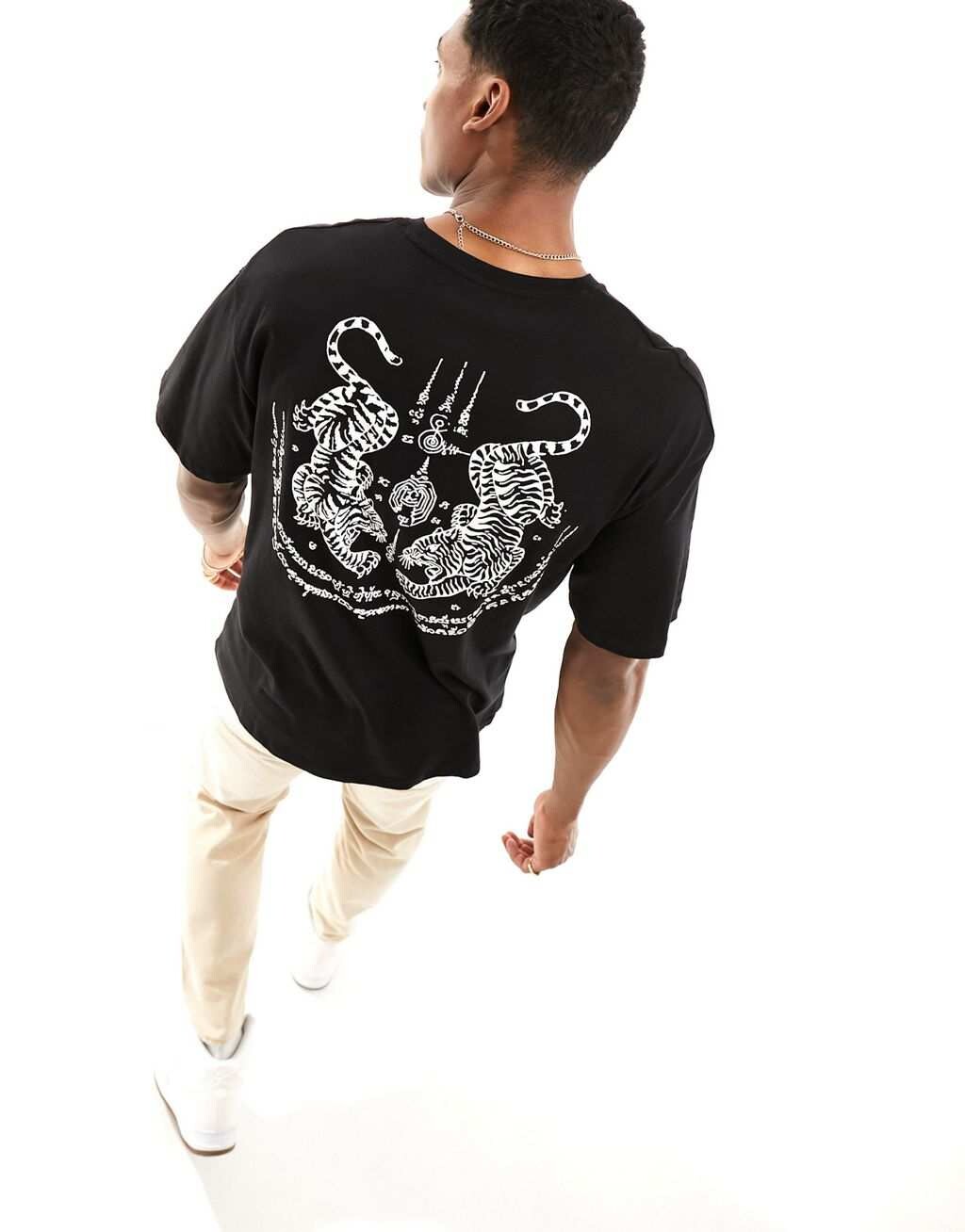 

Черная объемная футболка с тигровым принтом на спине Jack & Jones Originals