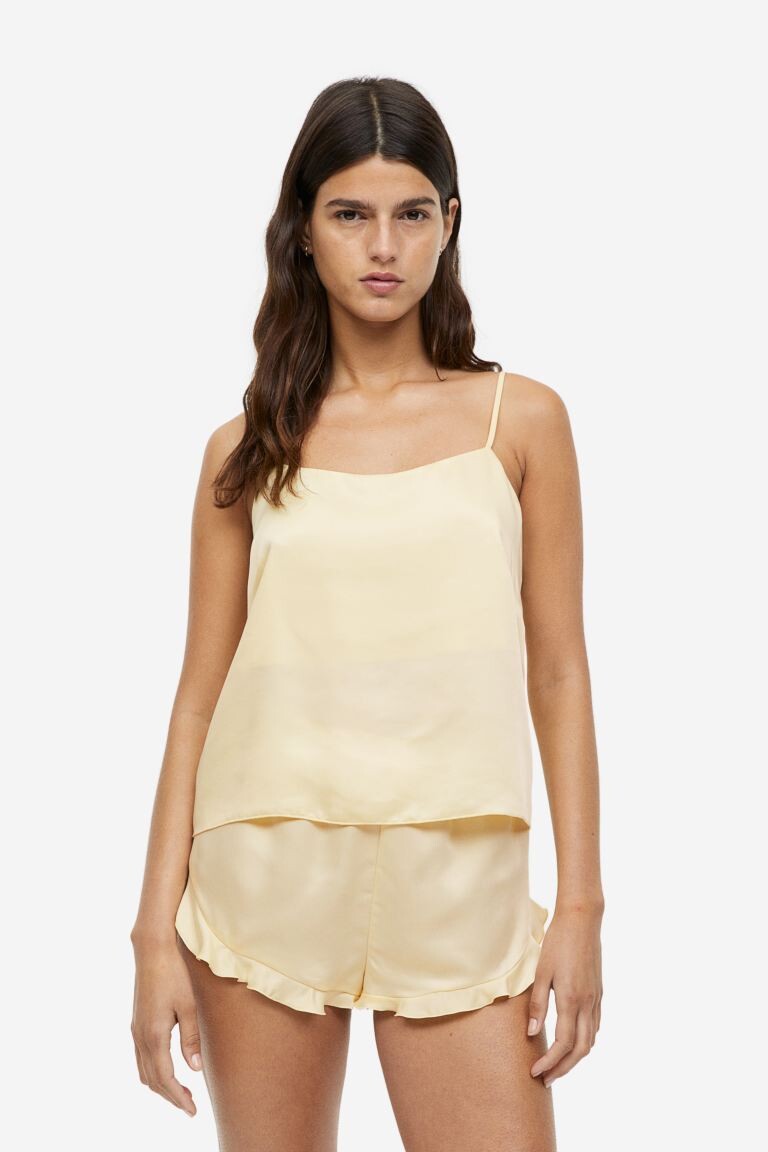 

Пижамный топ и шорты H&M, светло-желтого