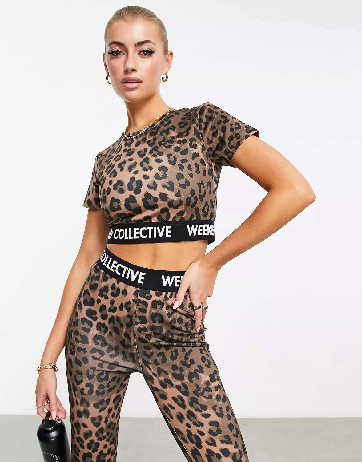 

Блестящий укороченный топ ASOS Weekend Collective с анималистическим принтом