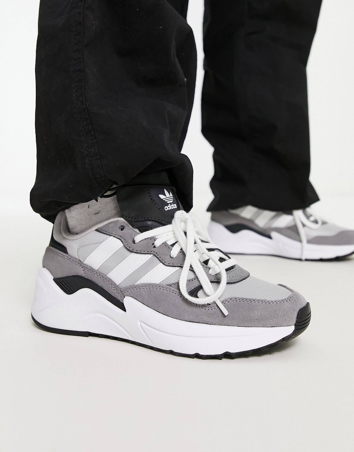

Серо-белые кроссовки adidas Originals Retropy Adisuper