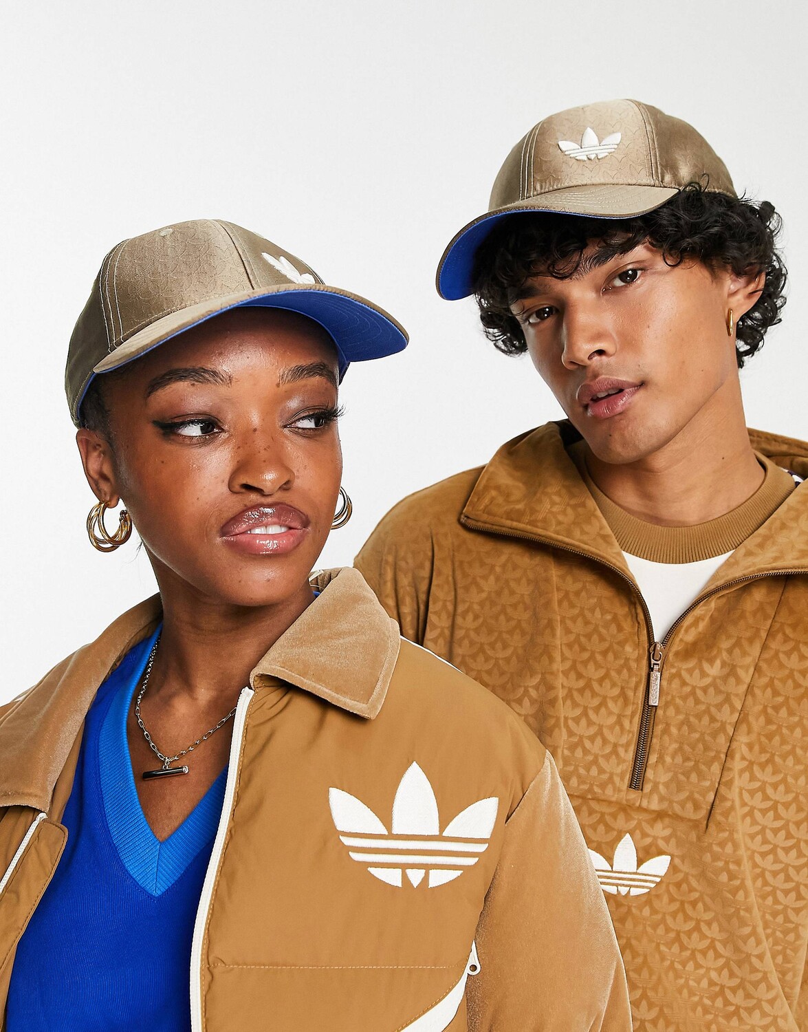 

Коричневая бейсболка унисекс с монограммой adidas Originals 'adicolor 70s'