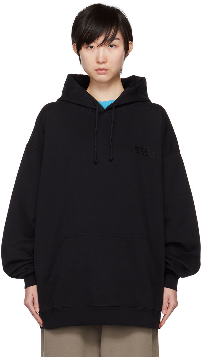 

Черный худи с вышивкой VETEMENTS